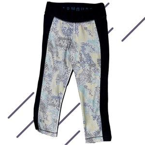 Under Armour compression workout Capri leggings